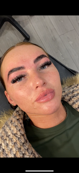 Russian lashes and sculpted brows combo